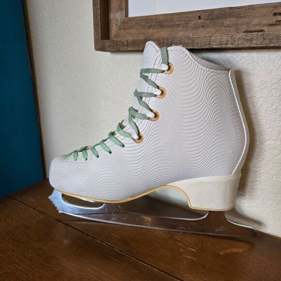 EDEA Wave 260 w/John Wilson Coronation Ace Blades 9.5" Women's Figure Ice Skates - Picture 5 of 16